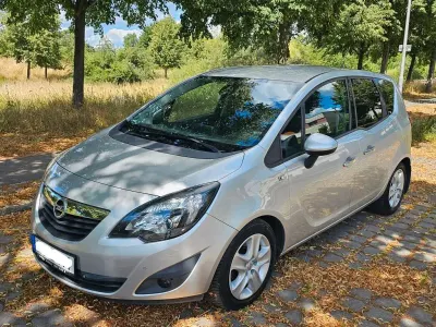 Gebraucht Opel Meriva Selection 101 PS (74 kW) 2010 Silber Van / Kleinbus