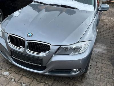 Gebraucht BMW 320 184 PS (135 kW) 2010 Grau Limousine