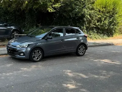 Gebraucht Hyundai i20 101 PS (74 kW) 2020 Grau Kleinwagen