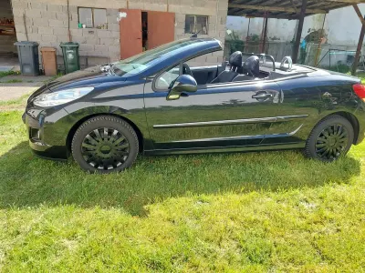 Gebraucht Peugeot 207 CC Urban Move 120 PS (88 kW) 2011 Schwarz Cabrio