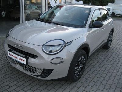 Neu Fiat 600 101 PS (74 kW) 2025 Beige Limousine