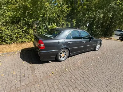 Gebraucht Mercedes C180 Elegance 1994 Schwarz Limousine