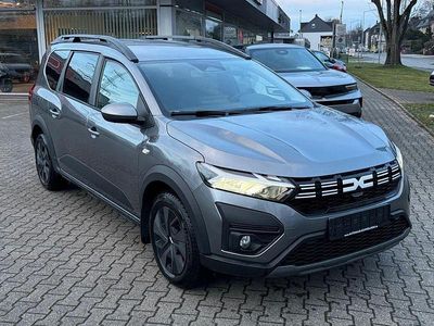 Grau Gebraucht 2024 Dacia Jogger Van / Kleinbus | 22.990 € (Guter Preis)