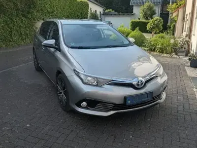 Brugt Toyota Auris Comfort 111 HK (81 kW) 2015 Grå Sedan