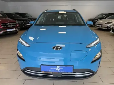 Gebraucht Hyundai Kona Select 100 kW (136 PS) 2023 Blau SUV