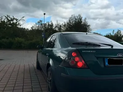 Gebraucht Ford Mondeo 150 PS (110 kW) 2001 Grün Limousine