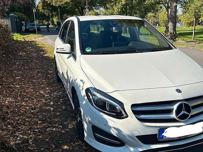 Gebraucht Mercedes B180 122 PS (89 kW) 2017 Weiß Van / Kleinbus