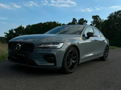 Gebraucht Volvo S60 R-Design 197 PS (144 kW) 2022 Grau Limousine