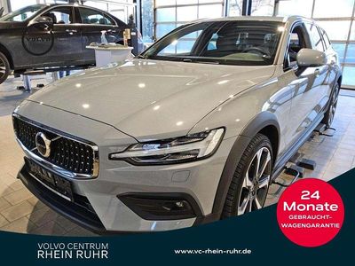 Vapour grey / metallic Gebraucht 2024 Volvo V60 CC Plus Kombi | 39.980 € (Fairer Preis)