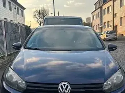 Gebraucht VW Golf VII Trendline 110 PS (80 kW) 2012 Blau Limousine