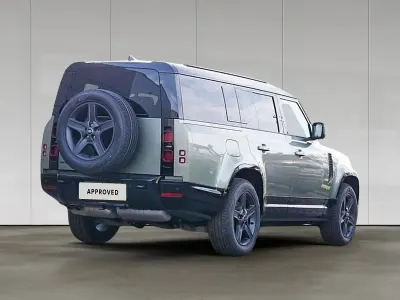 Gebraucht Land Rover Defender SE Dynamic 304 PS (223 kW) 2024 Pangea green SUV