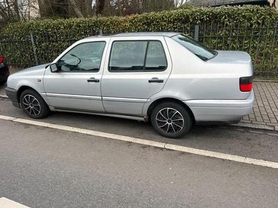 Gebraucht VW Vento 90 PS (66 kW) 1996 Silber Limousine