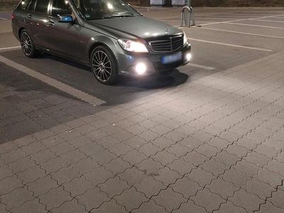 Gebraucht Mercedes C200 136 PS (100 kW) 2011 Blau Kombi