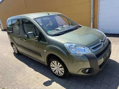 Gebraucht Citroën Berlingo 120 PS (88 kW) 2010 Grün Van / Kleinbus