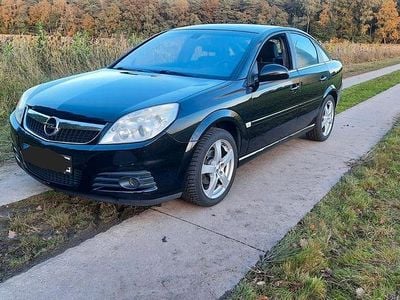 Gebraucht Opel Vectra Edition+ 140 PS (102 kW) 2007 Schwarz Limousine