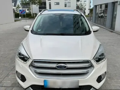 Gebraucht Ford Kuga 150 PS (110 kW) 2019 Weiß SUV