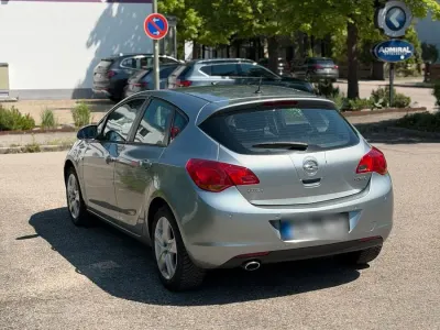 Gebraucht Opel Astra 180 PS (132 kW) 2010 Silber Limousine