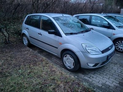 Gebraucht Ford Fiesta 80 PS (58 kW) 2003 Silber Kleinwagen