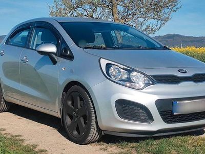 Gebraucht Kia Rio DREAM-TEAM Edition 109 PS (80 kW) 2015 Silber Limousine