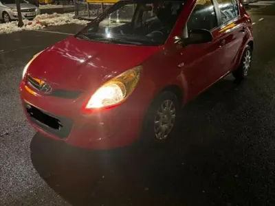 Gebraucht Hyundai i20 77 PS (56 kW) 2008 Rot Kleinwagen
