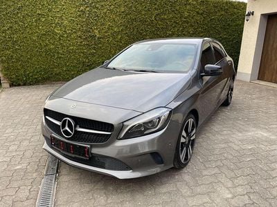 Gebraucht Mercedes A200 Urban 136 PS (100 kW) 2017 Grau Limousine