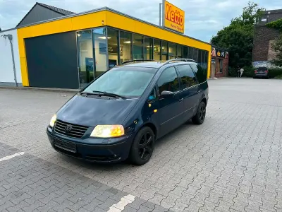 Gebraucht VW Sharan 131 PS (96 kW) 2002 Schwarz Van / Kleinbus
