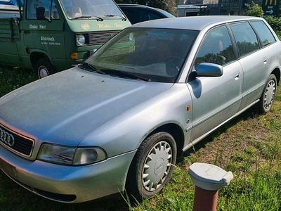 Silber Gebraucht 1996 Audi A4 Kombi | 699 €