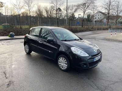 Schwarz Gebraucht 2011 Renault Clio III Kleinwagen | 1.800 € (Fairer Preis)