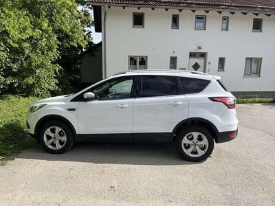 Gebraucht Ford Kuga Titanium 150 PS (110 kW) 2018 Weiß SUV