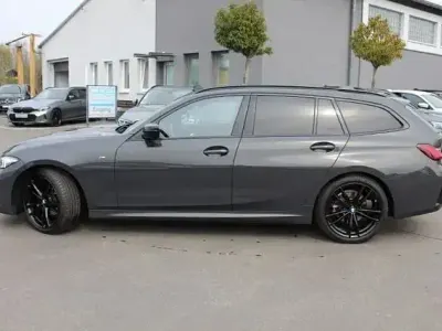 Gebraucht BMW 320 M Sport 190 PS (139 kW) 2024 Dravitgrau metallic Kombi