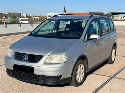 Second-hand VW Touran 105 CP (77 kW) 2004 Argintiu Monovolum
