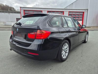 Gebraucht BMW 318 143 PS (105 kW) 2012 Schwarz Kombi