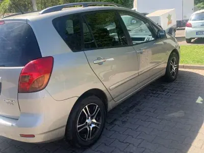 Gebraucht Toyota Corolla Verso 110 PS (80 kW) 2004 Silber Van / Kleinbus