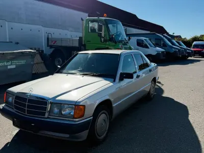 Gebraucht Mercedes 190 109 PS (80 kW) 1993 Silber Limousine