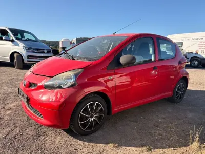 Gebraucht Toyota Aygo 68 PS (50 kW) 2009 Rot Kleinwagen
