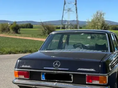 Brugt Mercedes W115 95 HK (69 kW) 1975 Sort Sedan