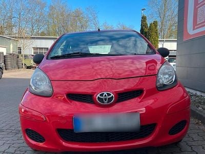 Gebraucht Toyota Aygo 68 PS (50 kW) 2010 Rot Kleinwagen