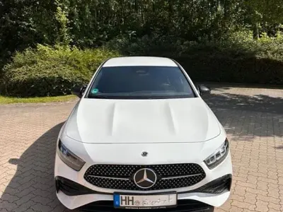 Gebraucht Mercedes A200 AMG line 163 PS (119 kW) 2023 Weiß Limousine