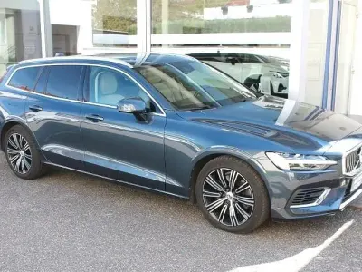 Gebraucht Volvo V60 Inscription 303 PS (222 kW) 2020 Blau Kombi