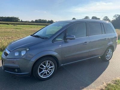 Begagnad Opel Zafira Cosmo 150 HK (110 kW) 2007 Grå Minibuss