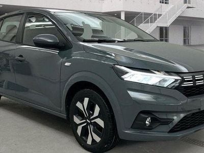 Grau Gebraucht 2025 Dacia Sandero Expression Limousine | 17.375 € (Fairer Preis)