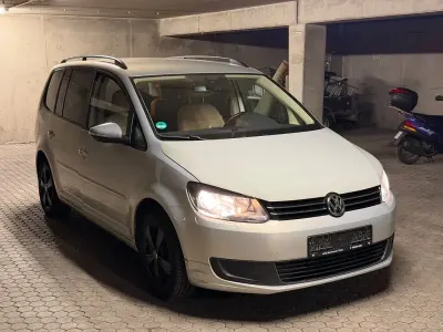 Gebraucht VW Touran Comfortline 105 PS (77 kW) 2012 Silber Van / Kleinbus