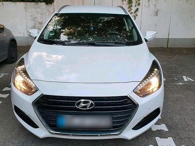Gebraucht Hyundai i40 141 PS (103 kW) 2016 Weiß Kombi