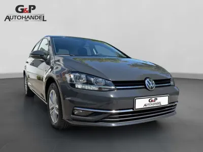 Gebraucht VW Golf VII Comfortline 116 PS (85 kW) 2017 Uranograu Limousine