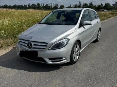 Gebraucht Mercedes B180 109 PS (80 kW) 2012 Silber Kleinwagen