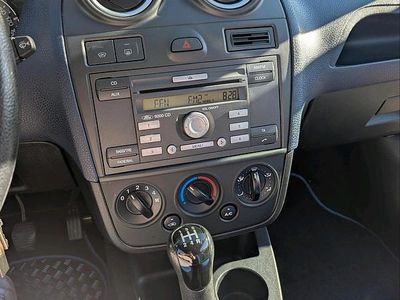Usata Ford Fiesta 65 CV (47 kW) 2006 Argento Utilitaria