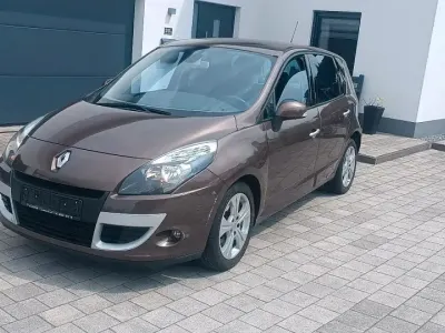 Gebraucht Renault Mégane GrandTour 131 PS (96 kW) 2011 Braun Kombi