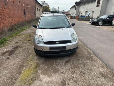 Gebraucht Ford Fiesta 80 PS (58 kW) 2002 Silber Kleinwagen