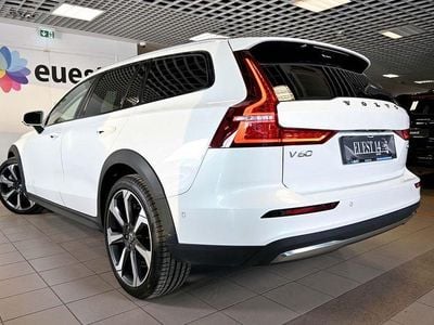 Gebraucht Volvo V60 CC Ultimate 250 PS (183 kW) 2024 Weiß Kombi