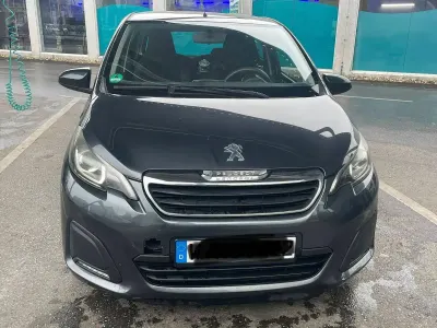 Gebraucht Peugeot 108 Active 82 PS (60 kW) 2015 Grau Kleinwagen